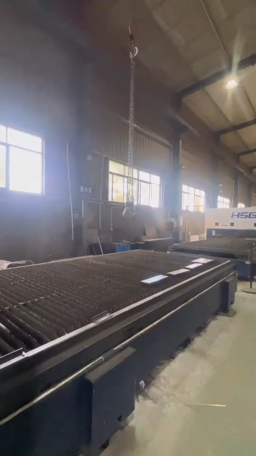Automatic laser cutting system